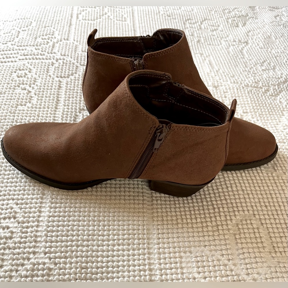 Carlos Santana Bootie size 9.5 never worn